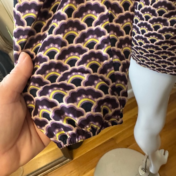 Boden Dolly Split V Neck Printed Floral Long Sleeve Blouse size 4 Purple Green - Picture 3 of 7